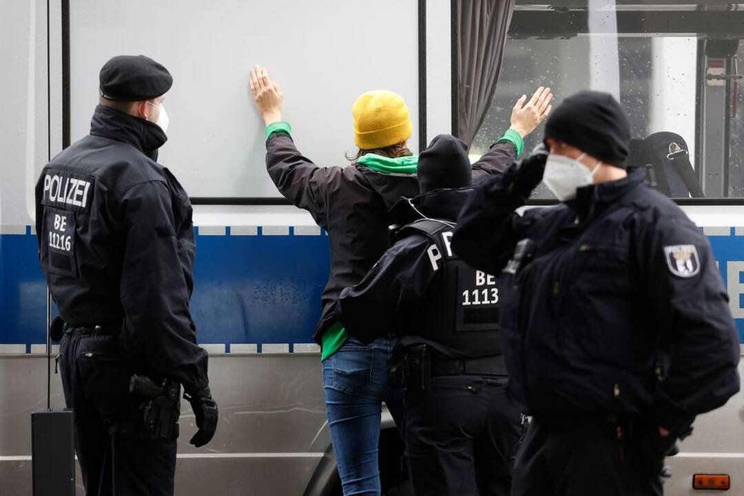Vokietijoje – policijos reidai atliekant tyrimą dėl išpuolio Vienoje
