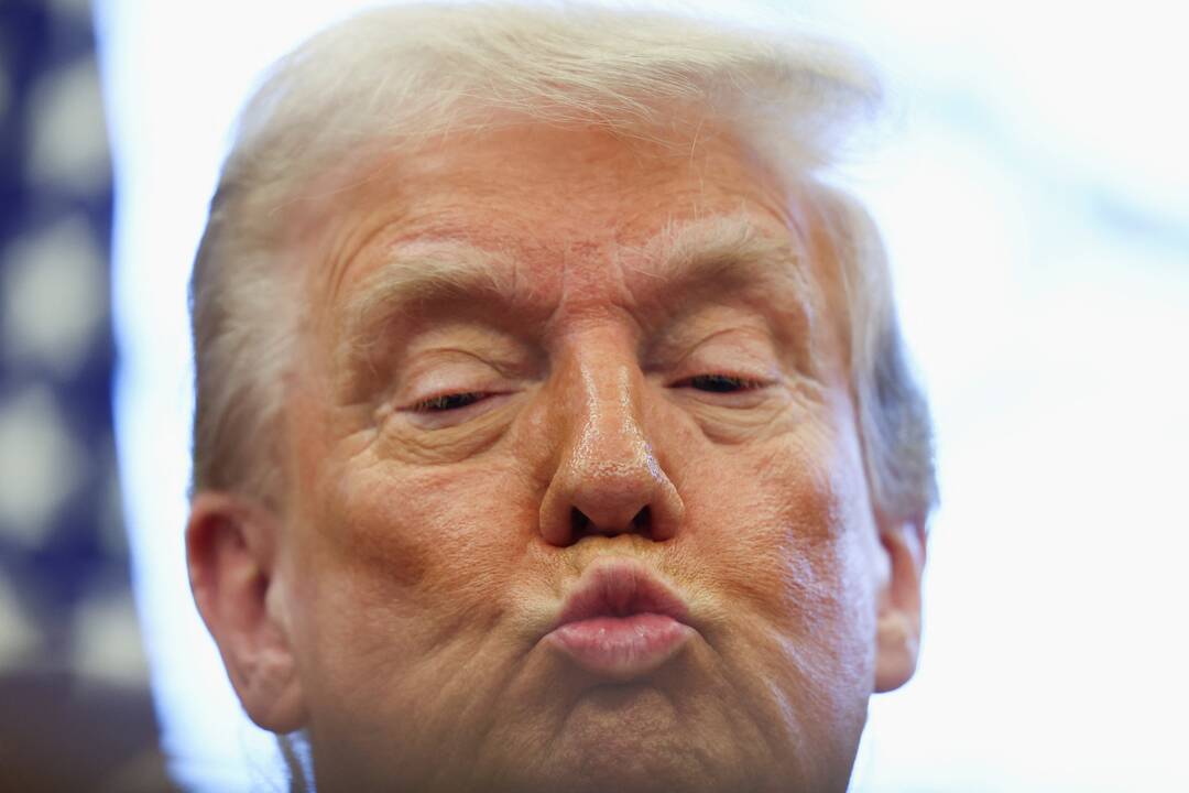 Baltųjų rūmų korespondentai smerkia Trumpo sprendimą pačiam atsirinkinėti žurnalistus
