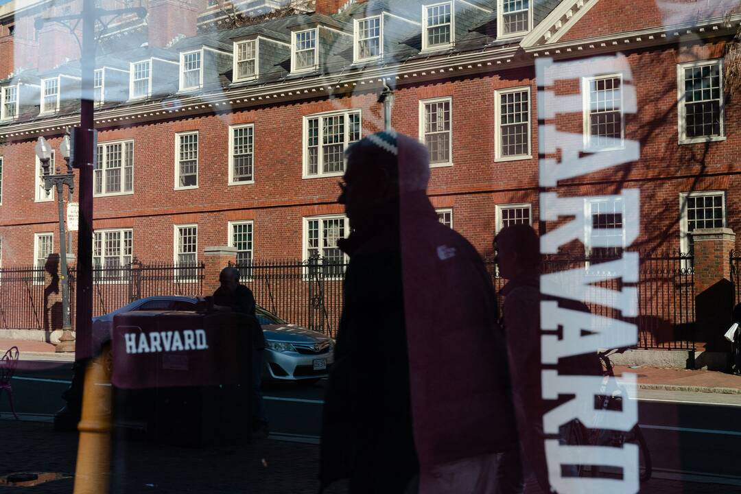 JAV administracija dar sumažino finansavimą Harvardo universitetui