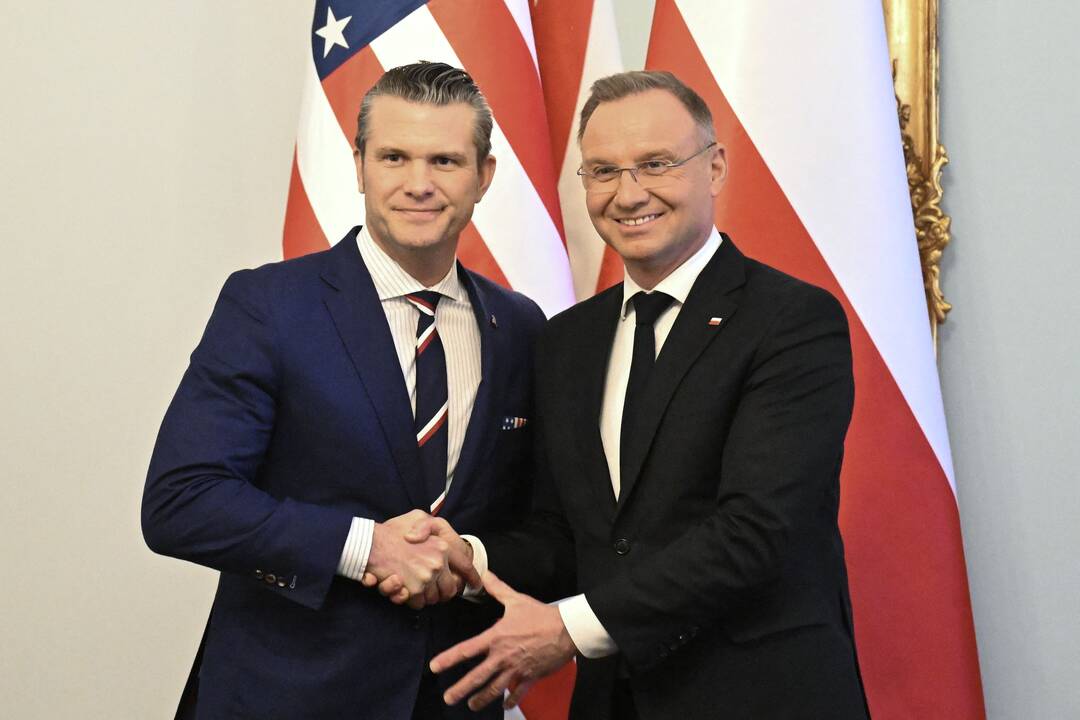 Hegsethas pavadino Lenkiją pavyzdine sąjungininke