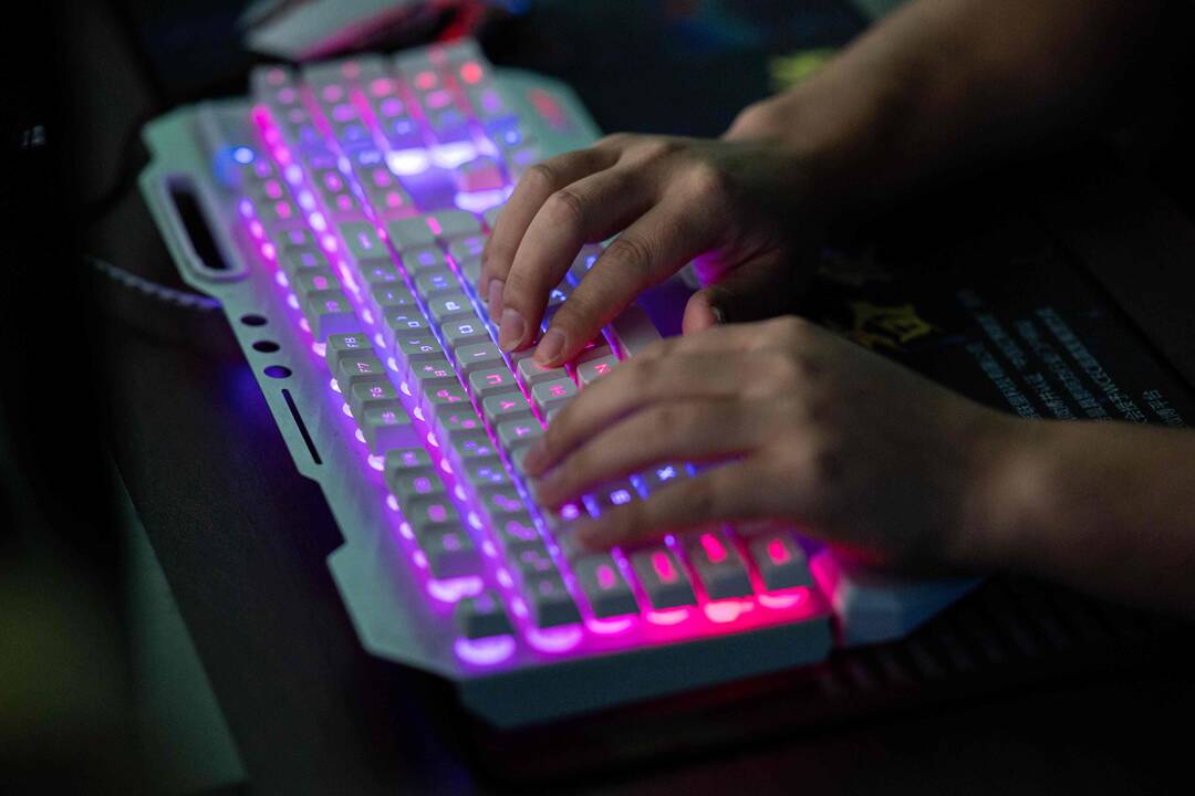 Programišiai atakuoja vakcinų nuo koronaviruso kūrėjus