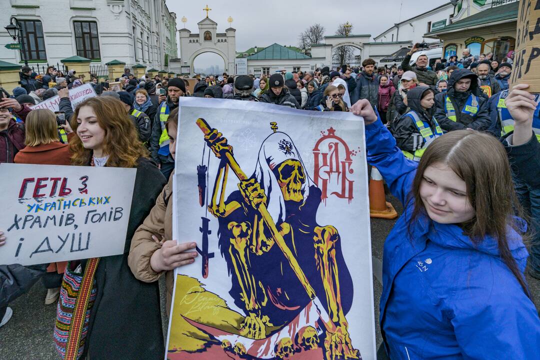 Voluinėje bus teisiamas popas, sumušęs žuvusio kario seserį