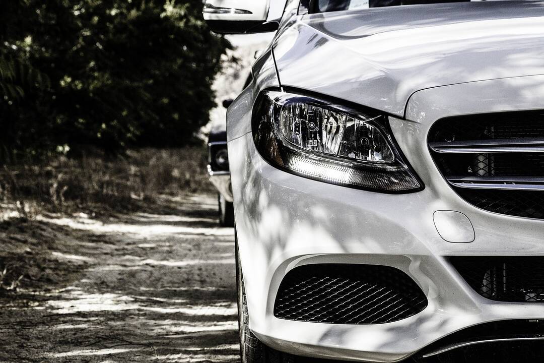 ES automobilių rinka kovą traukėsi trečią mėnesį iš eilės