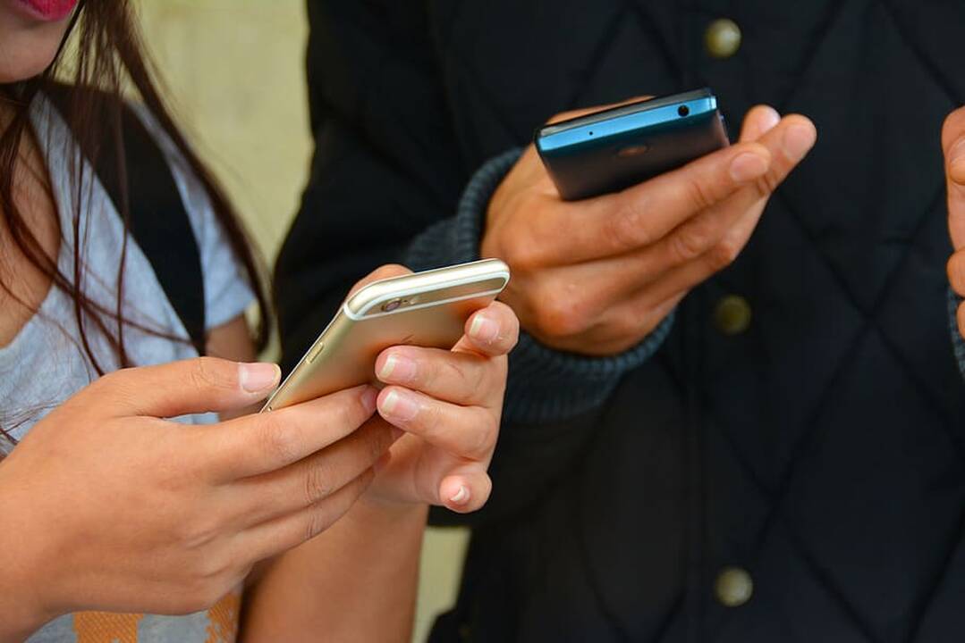 Švedija visiems gyventojams išsiuntinės SMS žinutes su koronataisyklėmis