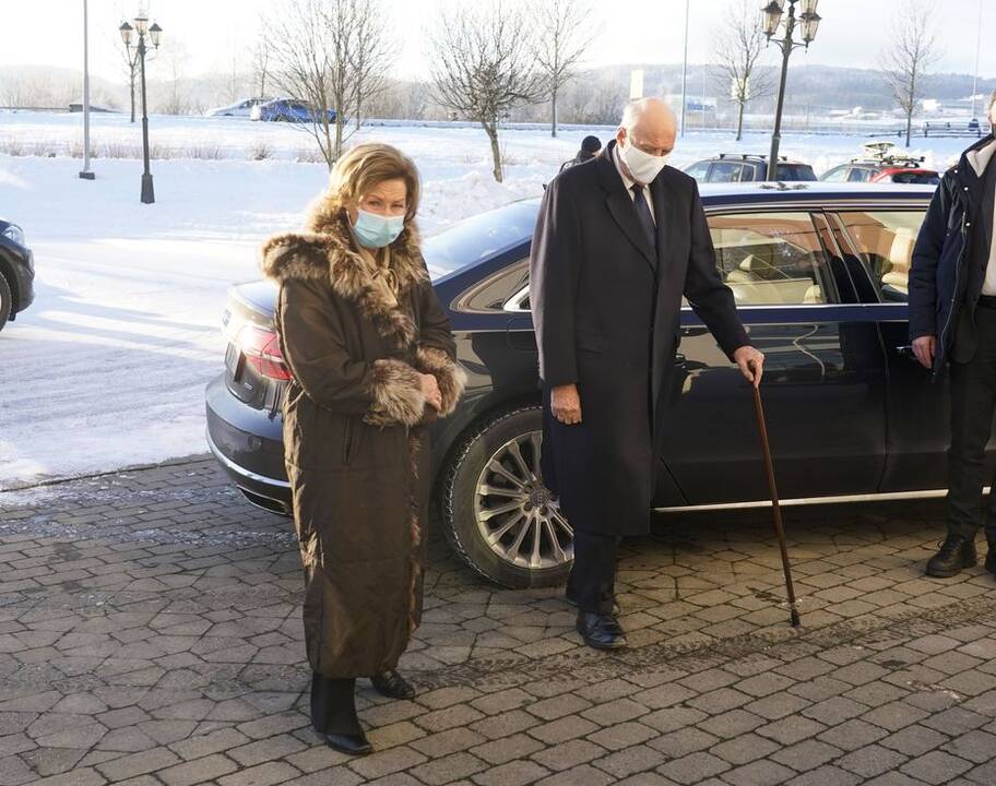 Norvegijos karalius ir karalienė pasiskiepijo nuo koronaviruso