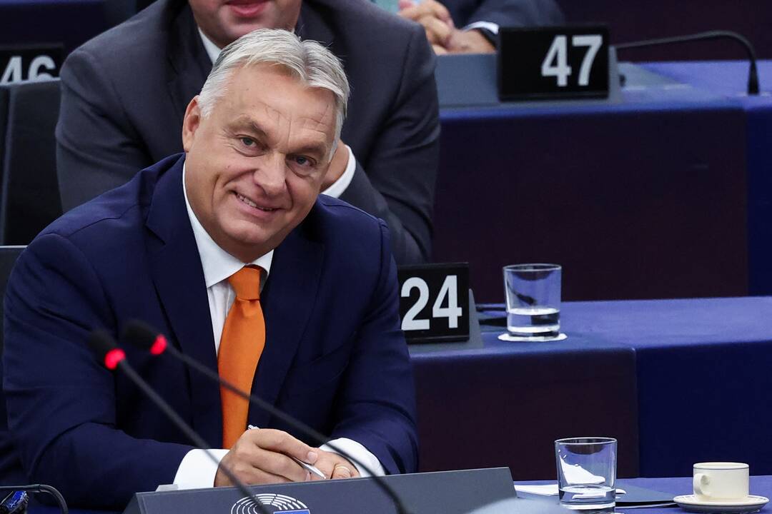 V. Orbanas priešiškai nusiteikusiame Europos Parlamente pasisakė už permainas
