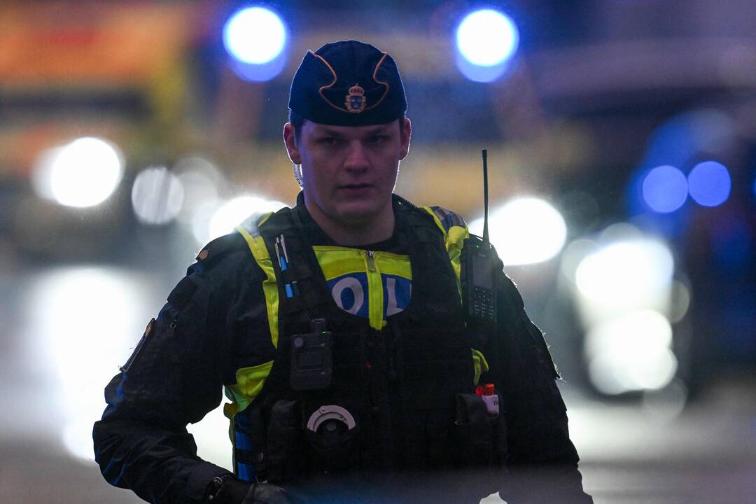 Švedijos policija sulaikė dar keturis įtariamuosius dėl šaudynių kirpykloje