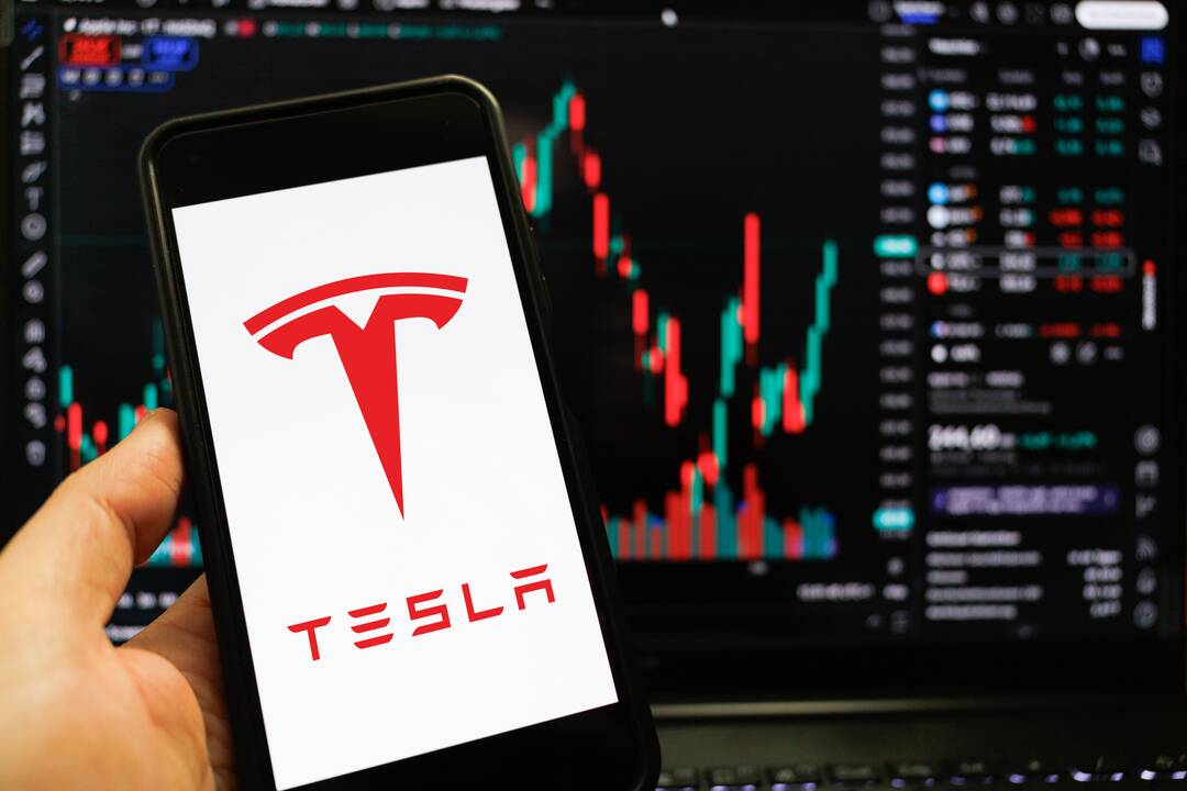 „Tesla“ skundžiasi, kad Trumpo prekybos karai kenkia verslui