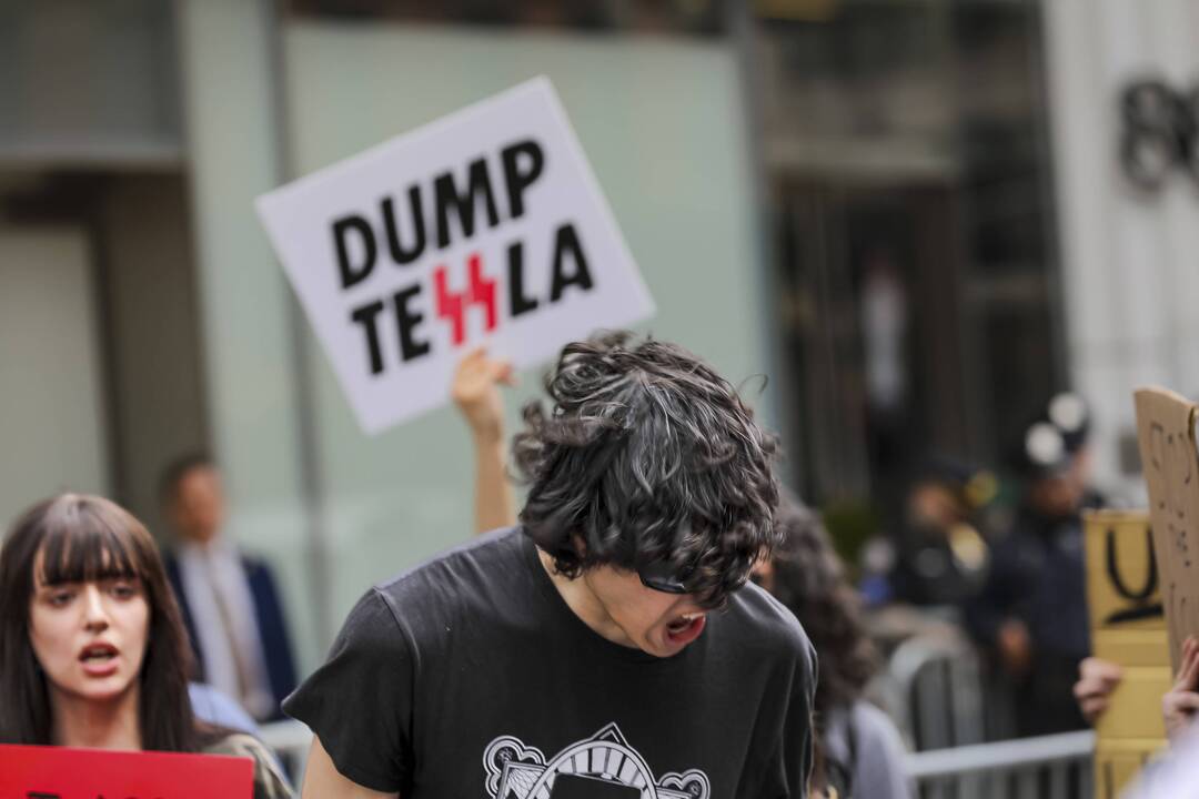 „Tesla“ pardavimai pirmąjį metų ketvirtį krito daugelyje Europos šalių