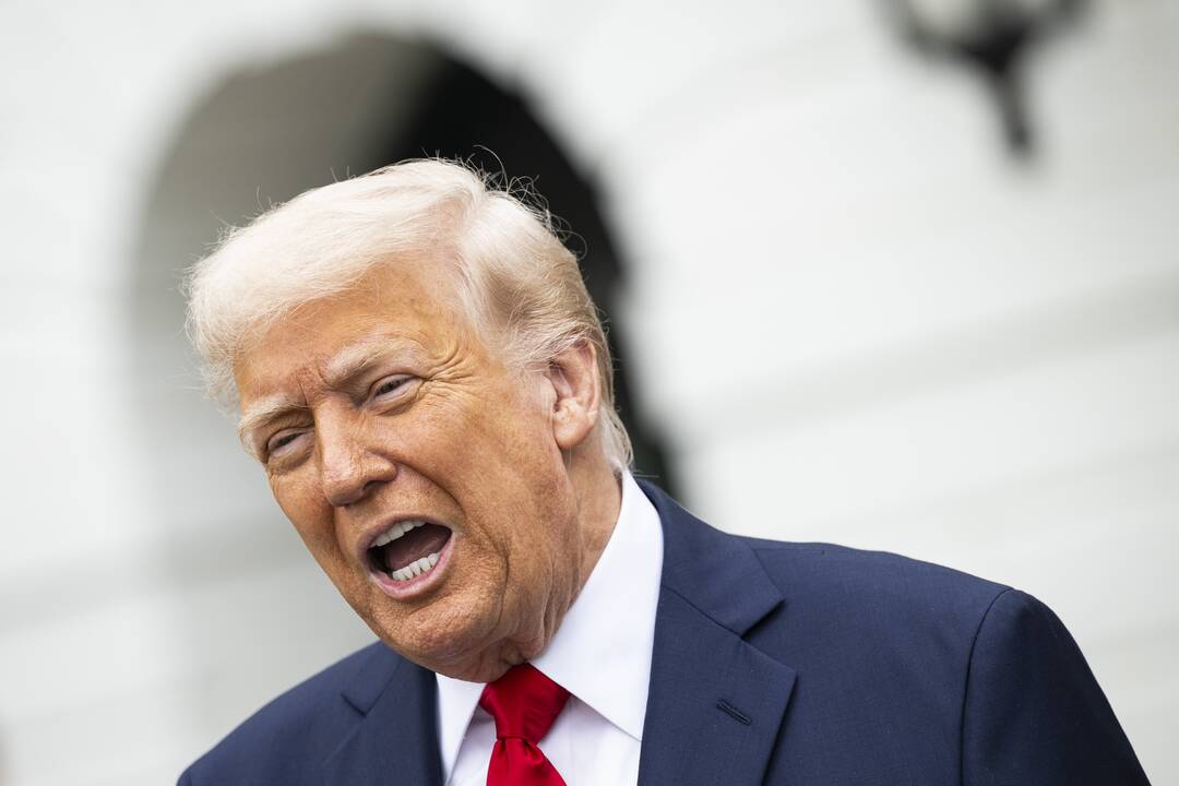 Trumpas kursto nerimą dėl FED: auksas muša rekordus, akcijos svyruoja