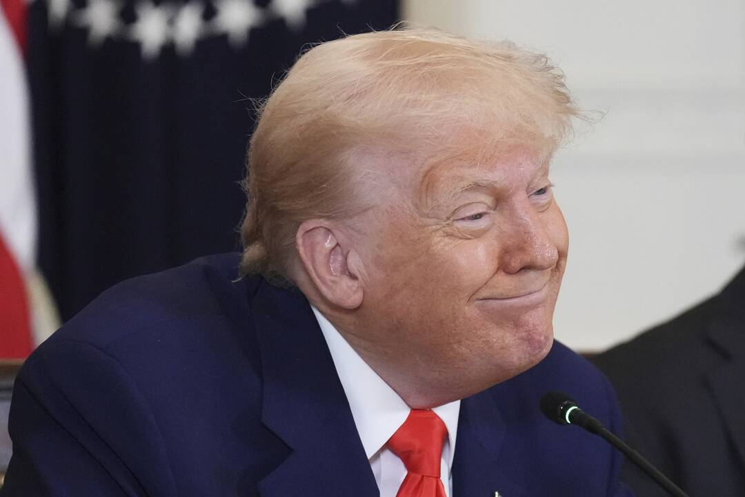 Trumpas vėl atakuoja ES prekybos kare – sugalvojo, kokie turi būti muitai