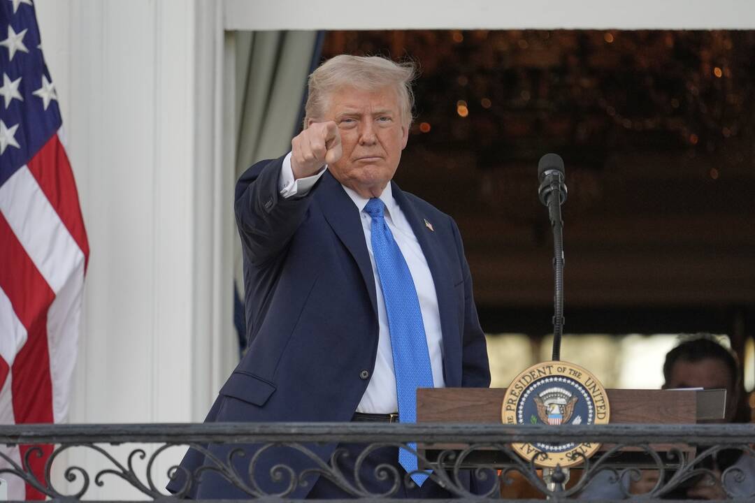 Trumpas įvedė naują kelionių draudimą žmonėms iš dvylikos šalių: mes jų nenorime