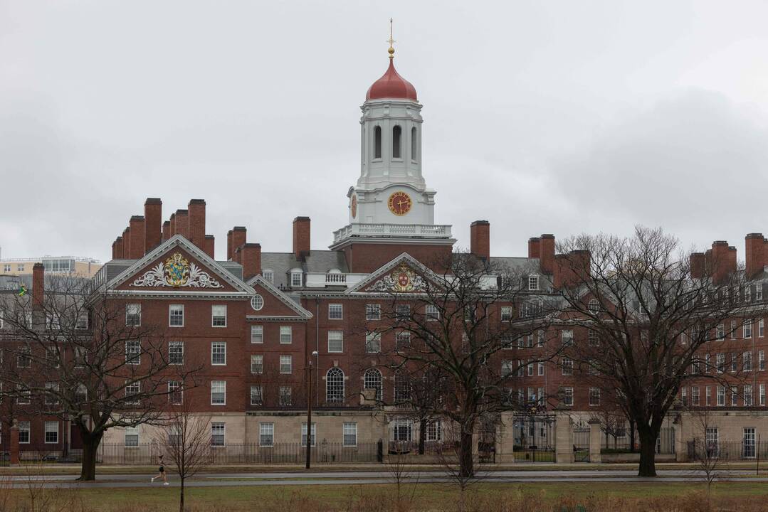 Trumpas grasina iš Harvardo atimti iš Harvardo atleidimo nuo mokesčių statusą
