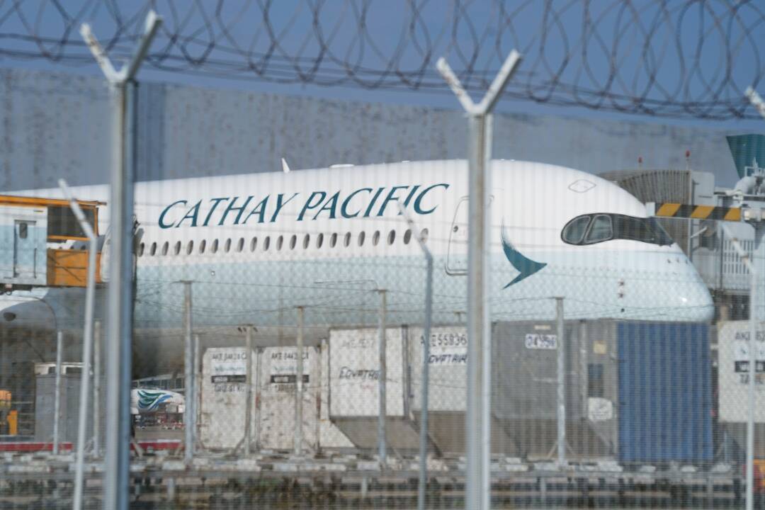 Honkongo oro linijos „Cathay Pacific“ dėl pandemijos patyrė rekordinių nuostolių