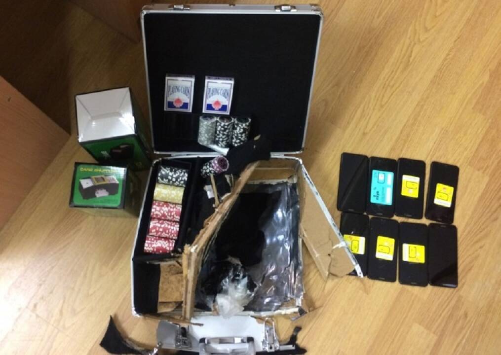 Draudžiami siuntiniai nuteistiesiems – ir dronais, ir atvirukų širdelėse