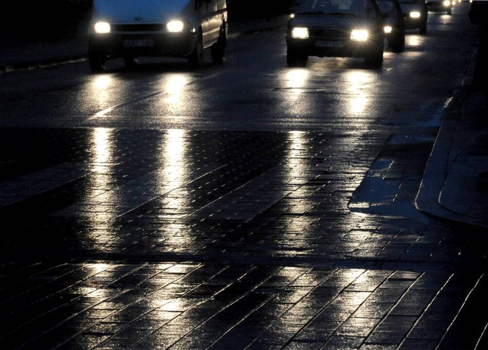 Kelininkai įspėja: naktį eismą vietomis sunkins plikledis ir rūkas