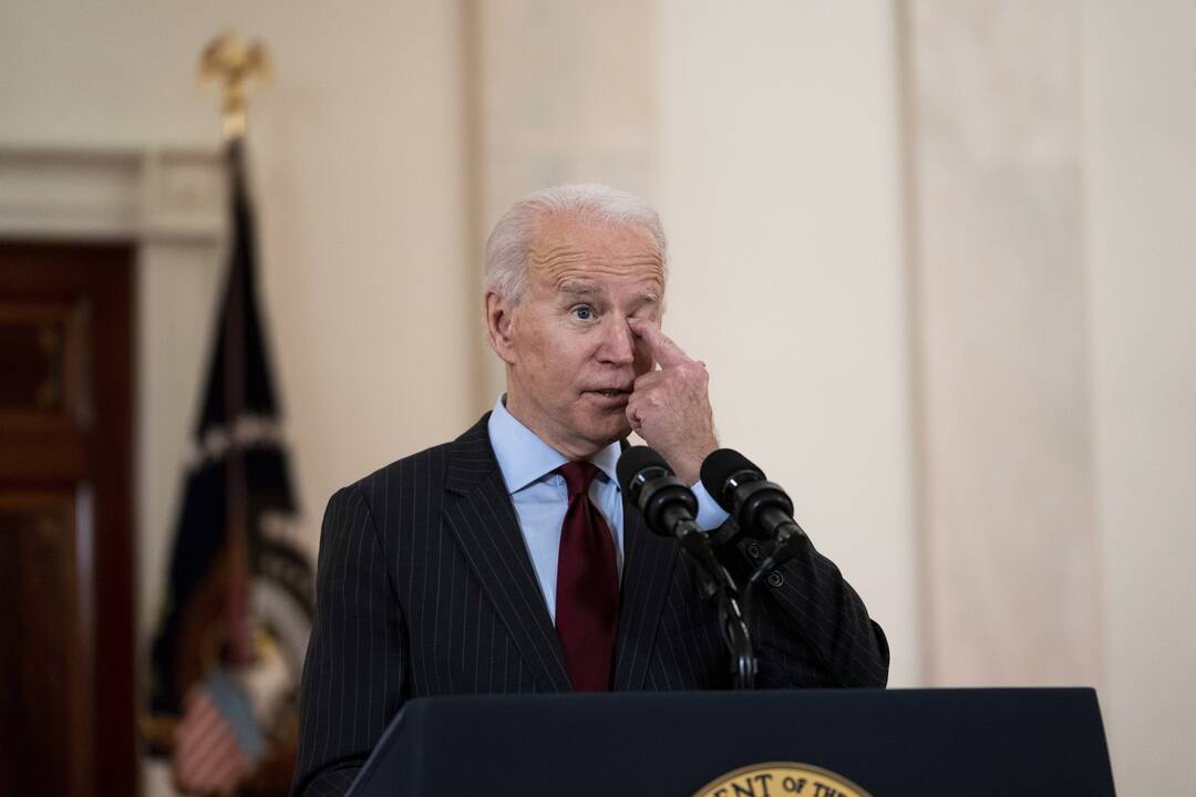 Joe Bidenas (kairėje), Jill Biden (dešinėje)