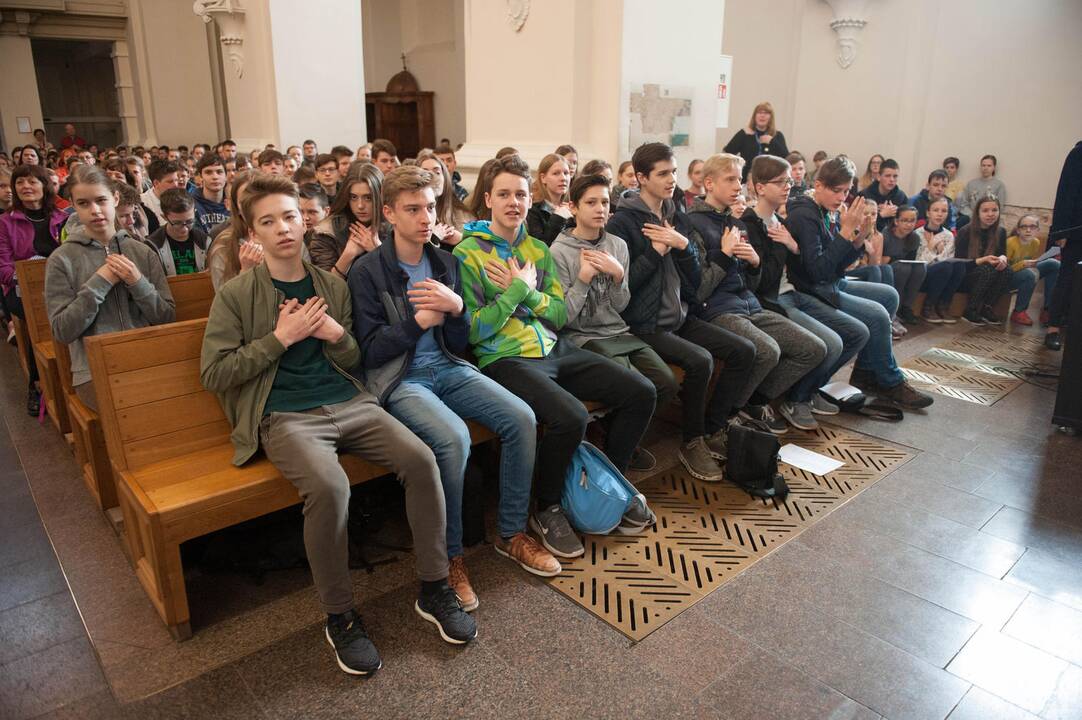 Malda gestų kalba Kauno šv. Pranciškaus Ksavero bažnyčioje