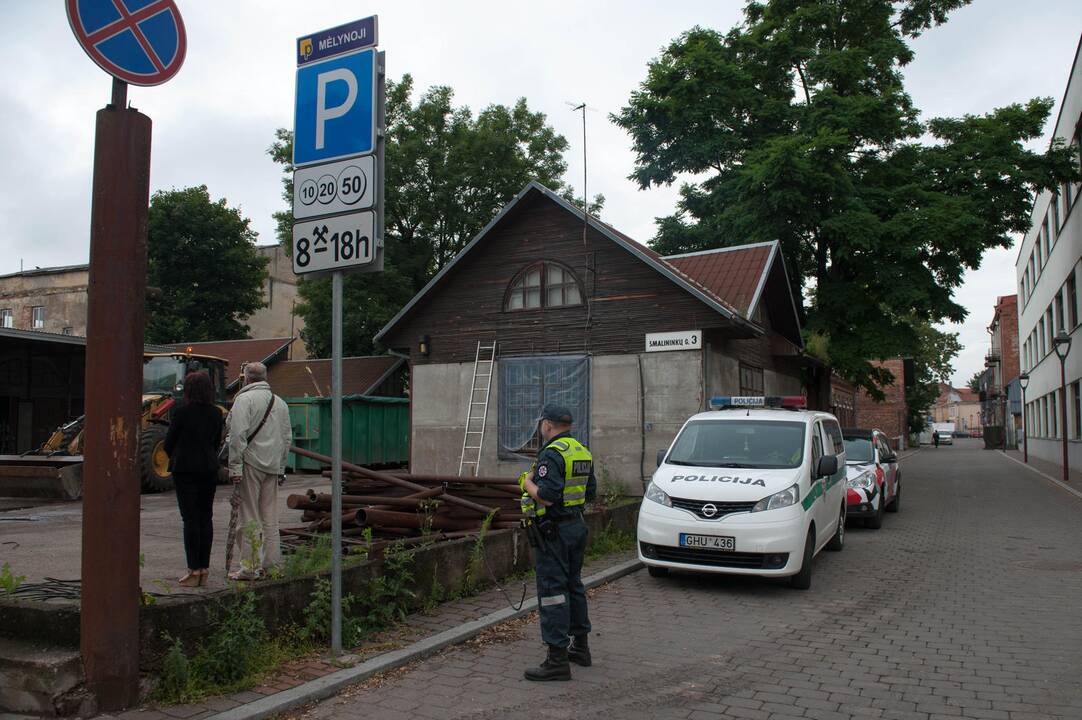 Nelegalių statinių griovimas