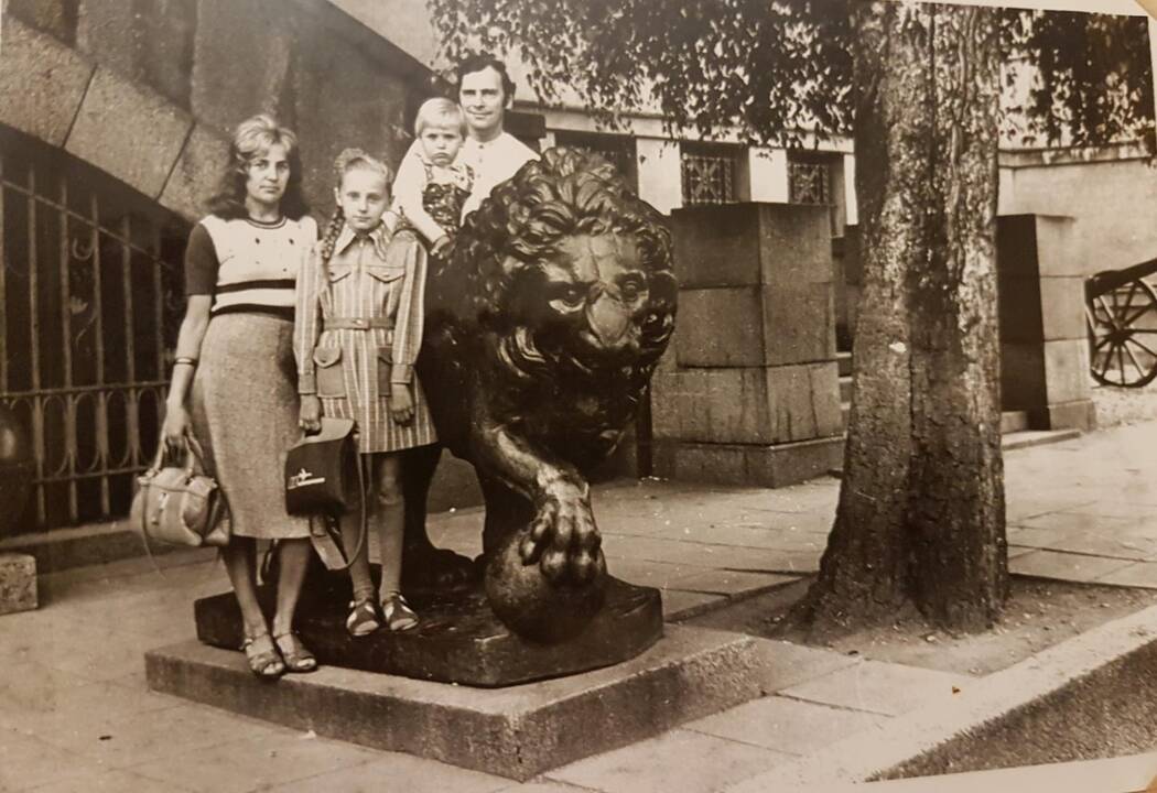 Tradicija – foto prie Karo muziejaus liūtų (daugiau kaip 250 foto)