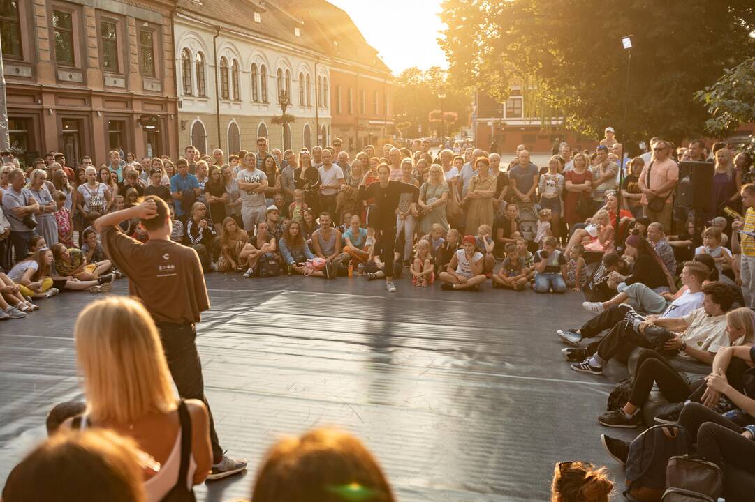 „Šokantis senamiestis“ vasarą palydi šokiu