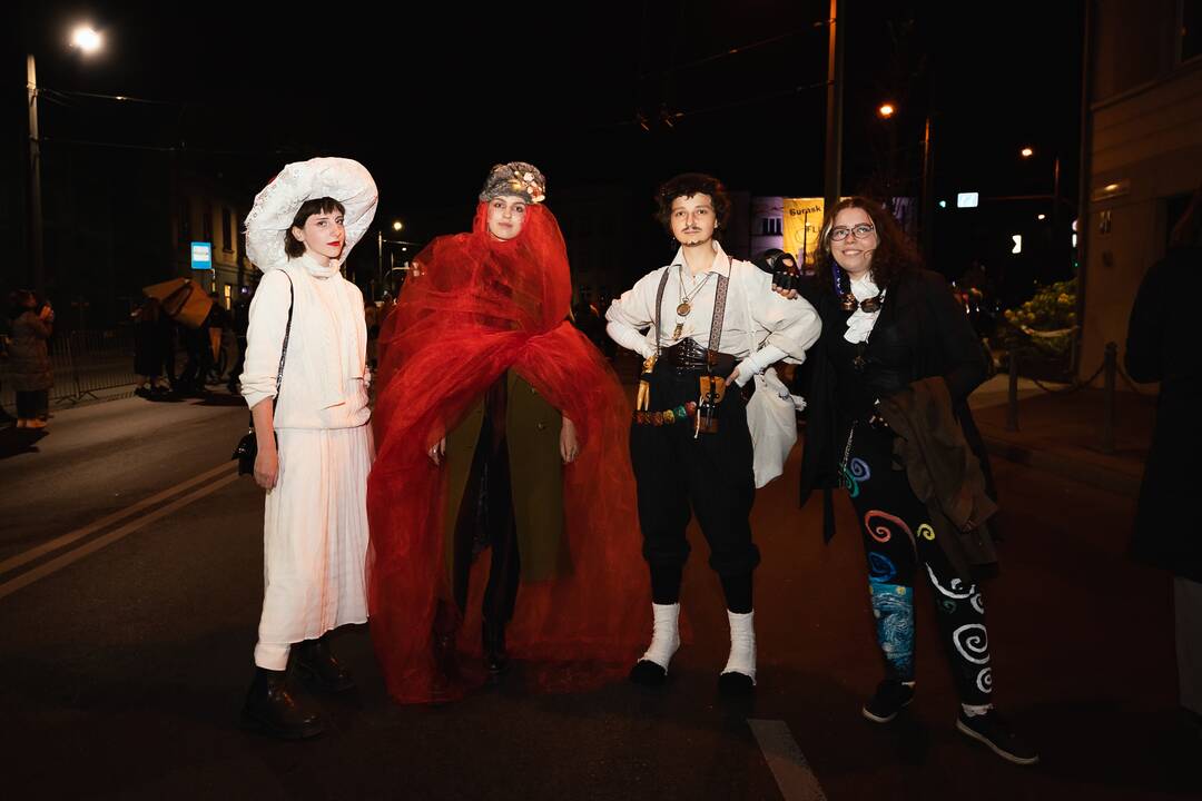 Į Parodos kalną „Fluxus“ stiliumi kopė šimtai