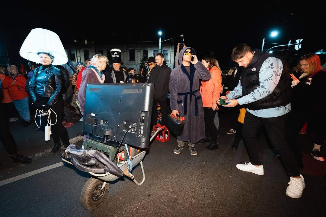 Į Parodos kalną „Fluxus“ stiliumi kopė šimtai