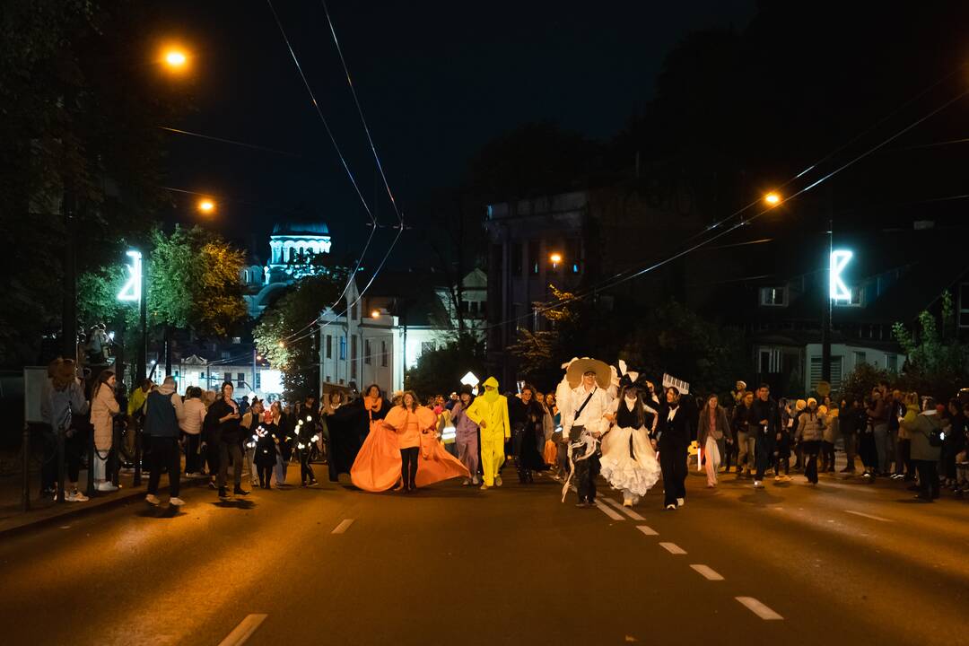Į Parodos kalną „Fluxus“ stiliumi kopė šimtai