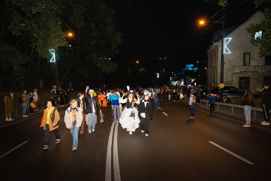 Į Parodos kalną „Fluxus“ stiliumi kopė šimtai
