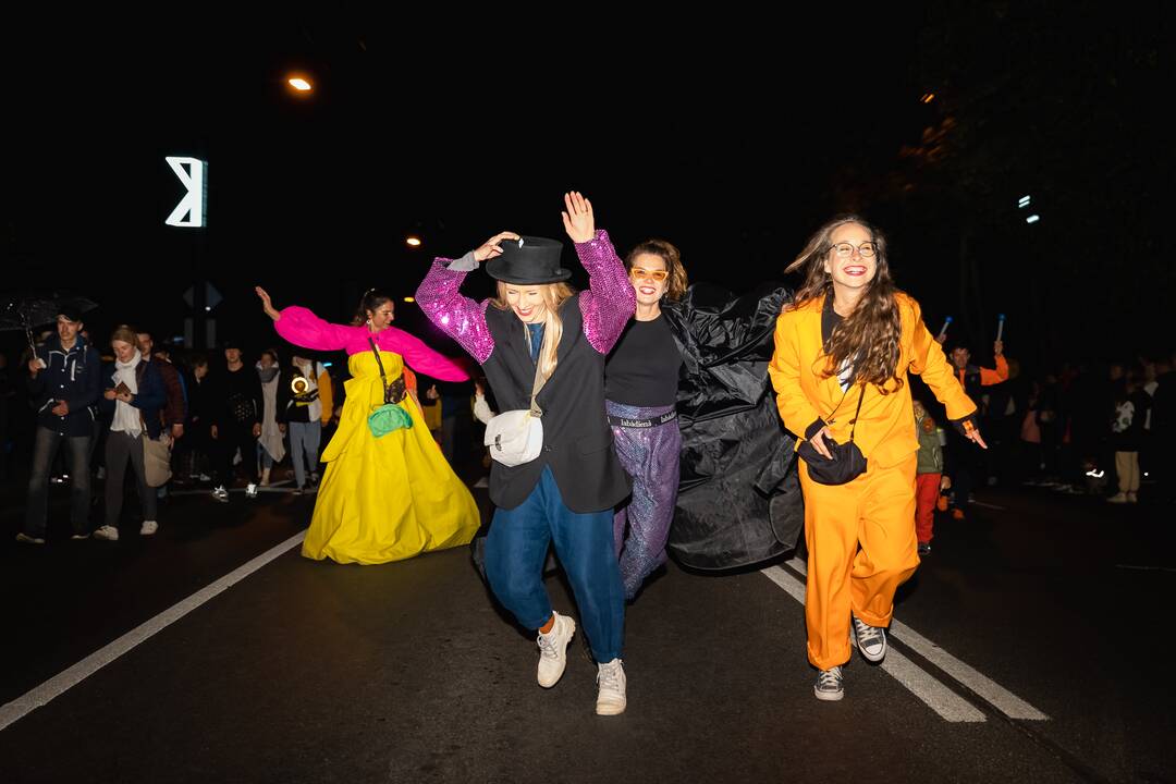 Į Parodos kalną „Fluxus“ stiliumi kopė šimtai