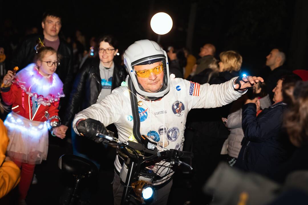 Į Parodos kalną „Fluxus“ stiliumi kopė šimtai