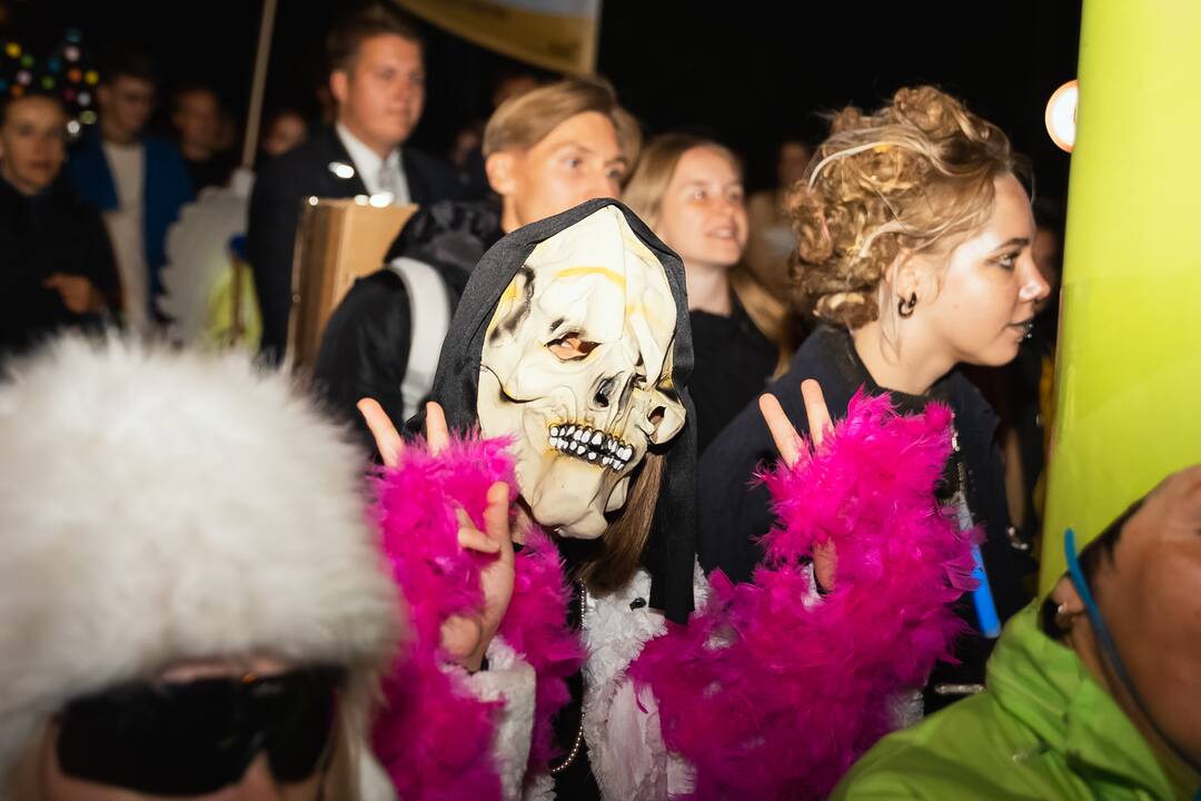 Į Parodos kalną „Fluxus“ stiliumi kopė šimtai