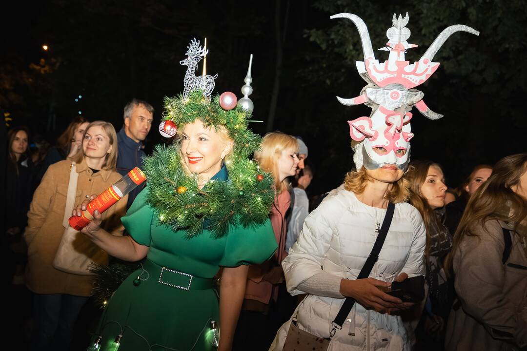 Į Parodos kalną „Fluxus“ stiliumi kopė šimtai