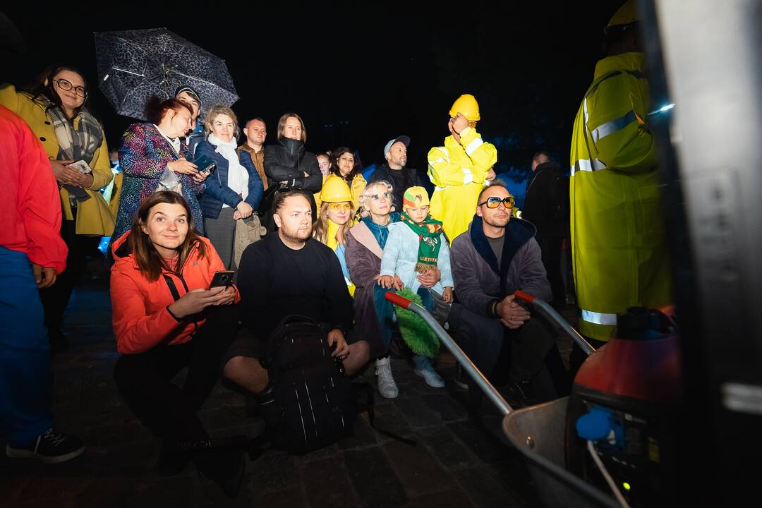 Į Parodos kalną „Fluxus“ stiliumi kopė šimtai