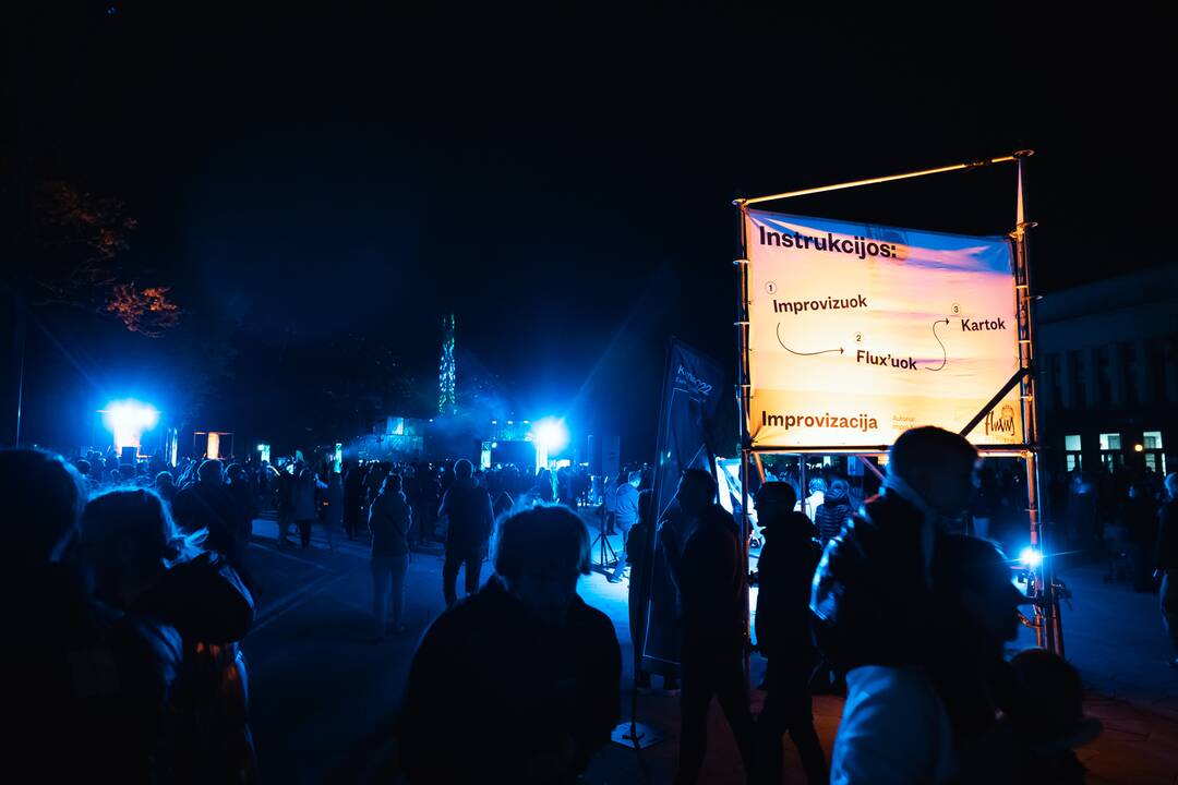 Į Parodos kalną „Fluxus“ stiliumi kopė šimtai