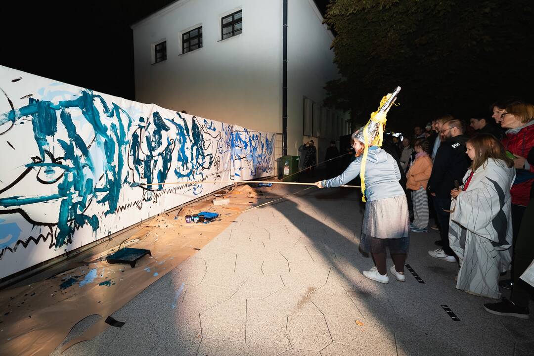 Į Parodos kalną „Fluxus“ stiliumi kopė šimtai
