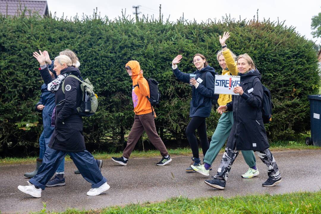 Mokytojų protesto eisena pėsčiomis iš Klaipėdos į Vilnių