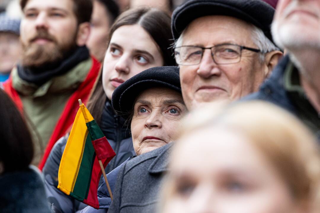 Vasario 16-oji prie Lietuvos nepriklausomybės signatarų namų