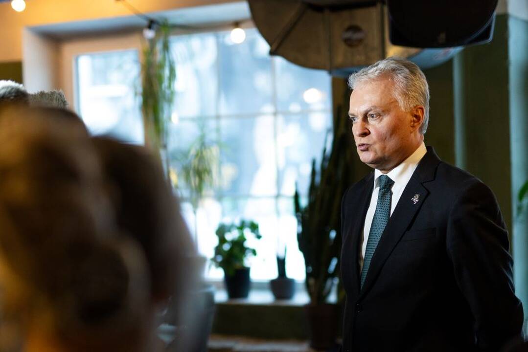 G. Nausėda nemano, kad su E. Bajarūnu apsilankęs spektaklyje supainiojo interesus