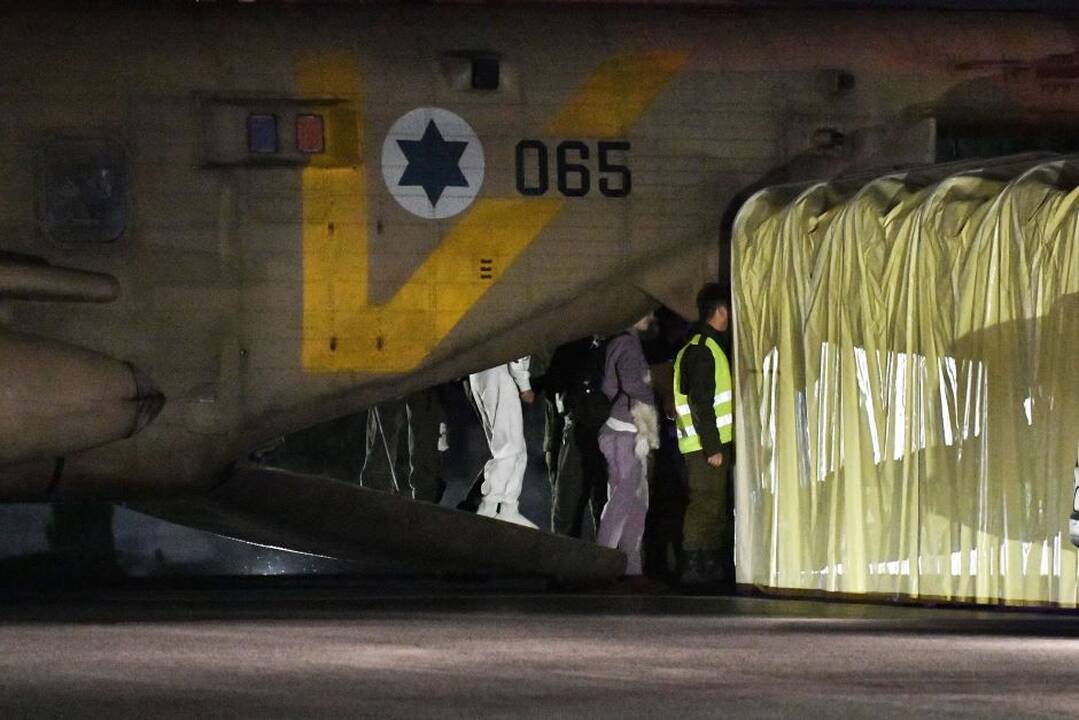 „Hamas“ pranešė paleidęs dvi įkaites ruses