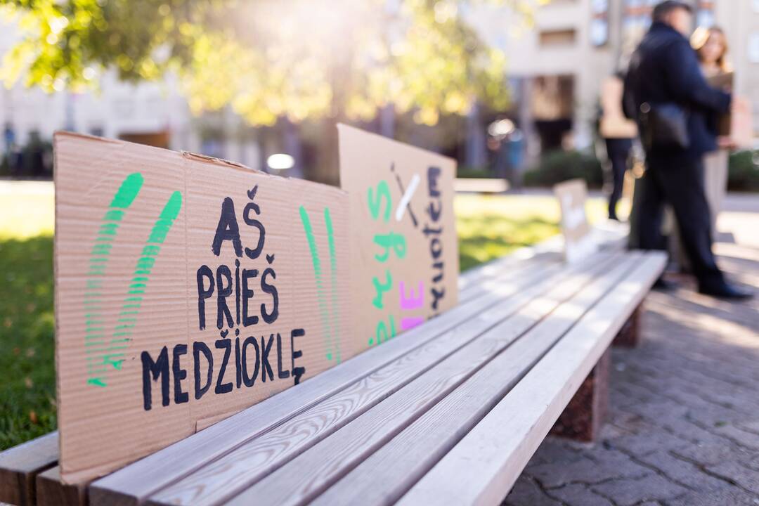 Protestas prieš naktinių taikiklių medžioklėje įteisinimą