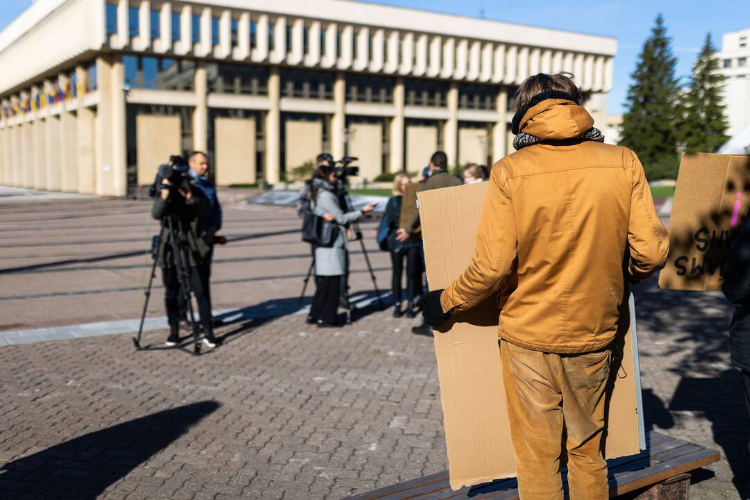 Protestas prieš naktinių taikiklių medžioklėje įteisinimą