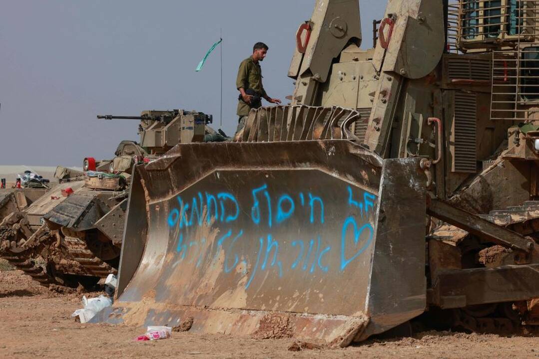 Didėjant tarptautiniam susirūpinimui dėl aukų, Izraelis plečia puolimą prieš „Hamas“