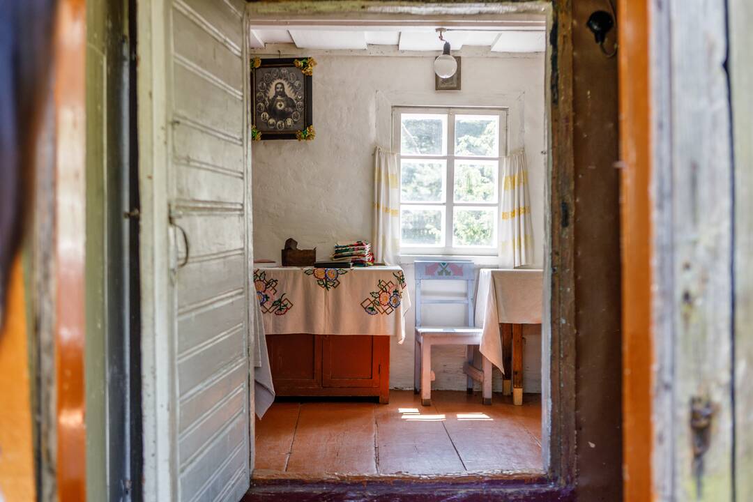 Tąsa: mamos ir dukros dėka davatkėlės gyvena pasakojimuose ir darbuose.