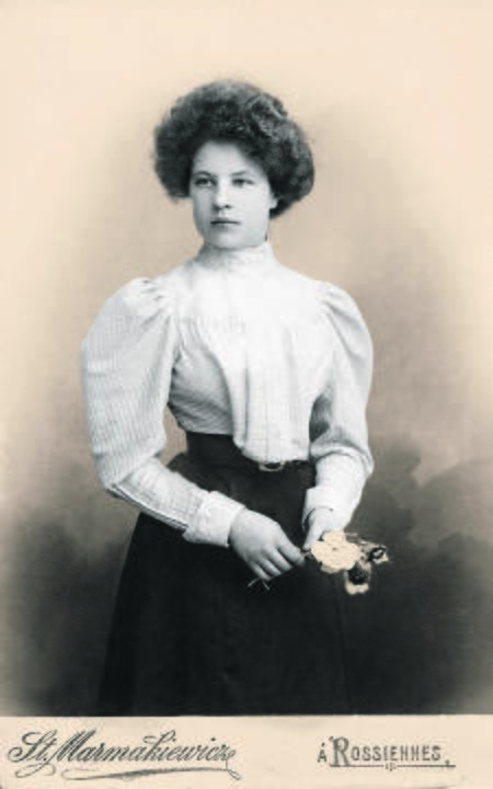 J. Tūbelienė (kairėje) ir S. Chodakauskaitė – Mintaujos.