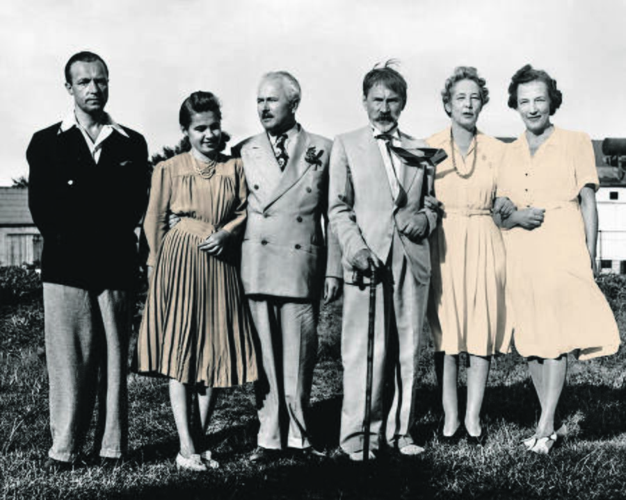 J. Tūbelienė (kairėje) ir S. Chodakauskaitė – Mintaujos.