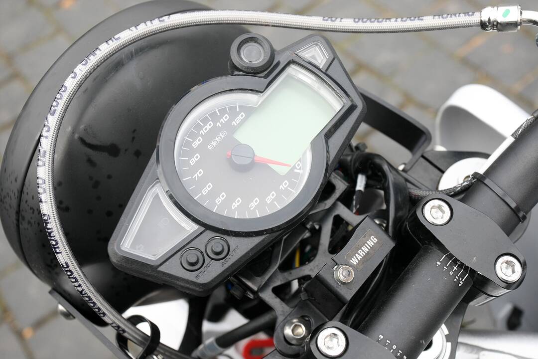 Velykų vakarą pėsčiąją sužalojęs motorolerio vairuotojas paspruko