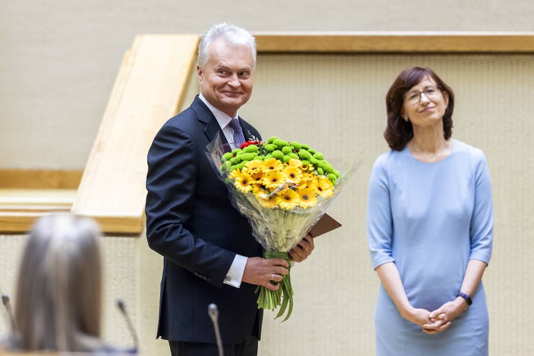 G. Nausėdai įteiktas Lietuvos Respublikos Prezidento pažymėjimas