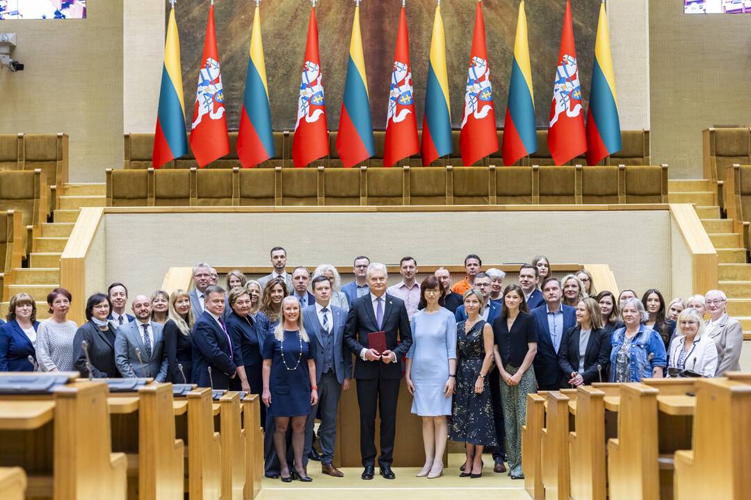 G. Nausėdai įteiktas Lietuvos Respublikos Prezidento pažymėjimas