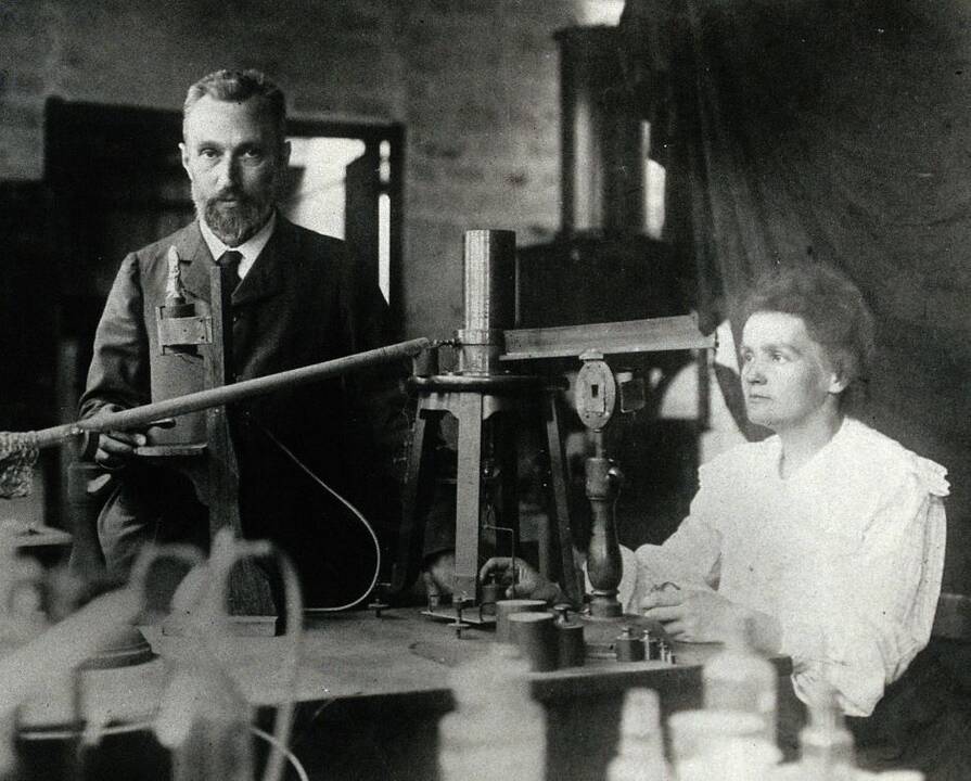 1859 – Paryžiuje gimė prancūzų mokslininkas Pierre Curie (Pjeras Kiuri).